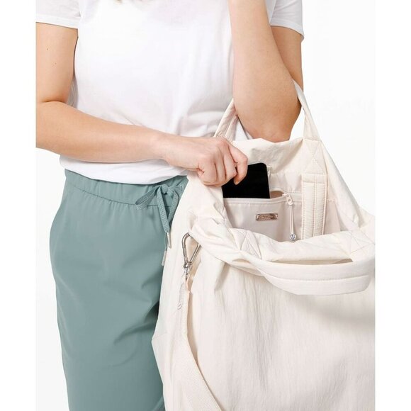 Lululemon On My Level Bag 2.0 19L Beige OS - Picture 3 of 13